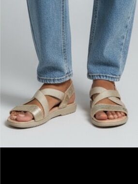 Børn Shoes Womens Kasady flat size 6.5